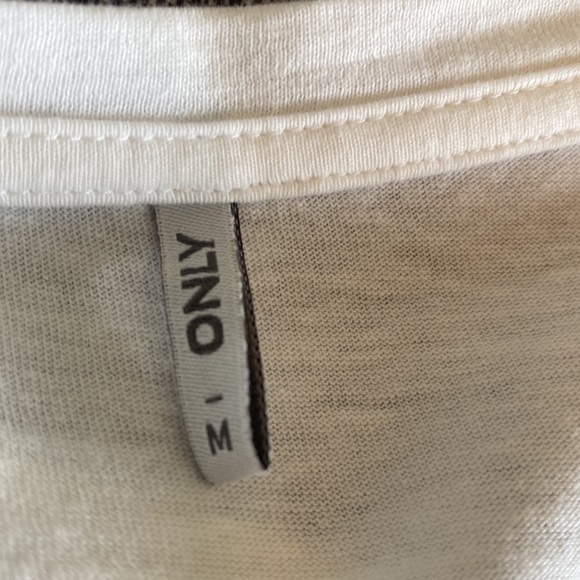 Cotton holiday tee with sequin detail - Picture 6 of 6